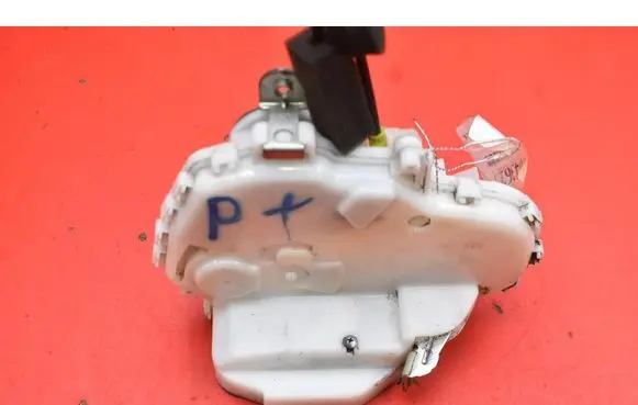 Honda CR-V Rear door lock 