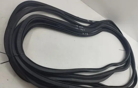 Opel Mokka B Front door rubber seal