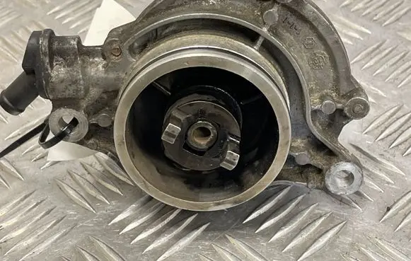 BMW 3 E46 Vacuum pump 72817601B