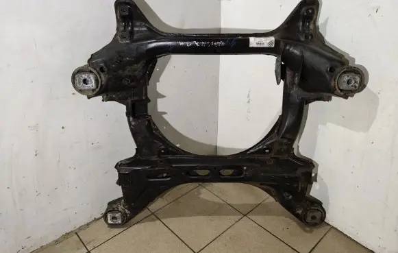 Volkswagen Touareg II Front subframe 7P0400025
