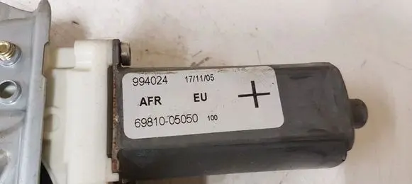 Toyota Avensis T250 Front door window regulator with motor 994024 6981005050