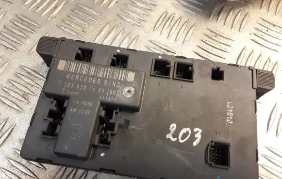 Mercedes-Benz C W203 Door control unit/module 2038201485 A2038201485
