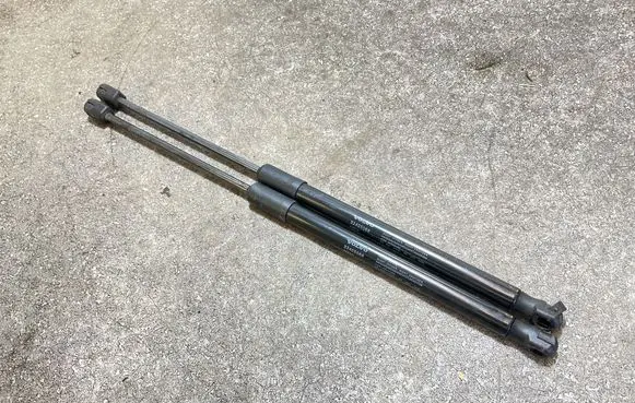 Volvo XC40 Front bonnet/hood damper/strut 32405068 S552A