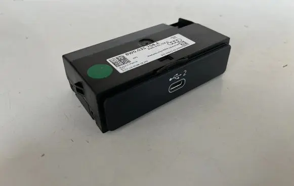 Audi Q5 SQ5 USB socket connector 8W0035708A