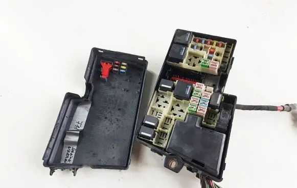 Volvo V50 Fuse box set 8688040 518818000 231106