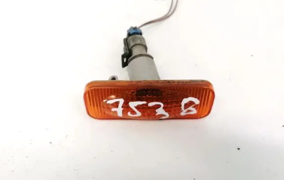 Opel Omega B2 Front fender indicator light 90457814