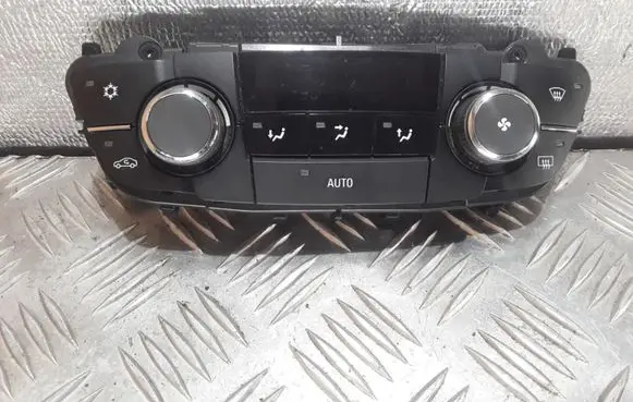Opel Insignia A Climate control unit 13273095