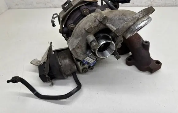 Volkswagen PASSAT B7 Turbo 03L253056G