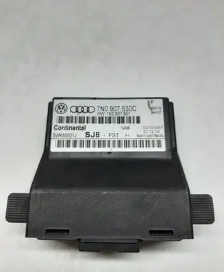 Audi A3 S3 8L Gateway control module 7N0907530C 1K0907951