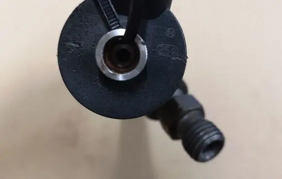 Hyundai Santa Fe Fuel injector 0445110101