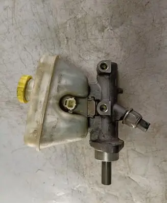 Jeep Grand Cherokee (WK) Master brake cylinder 170503A 5160008H0914
