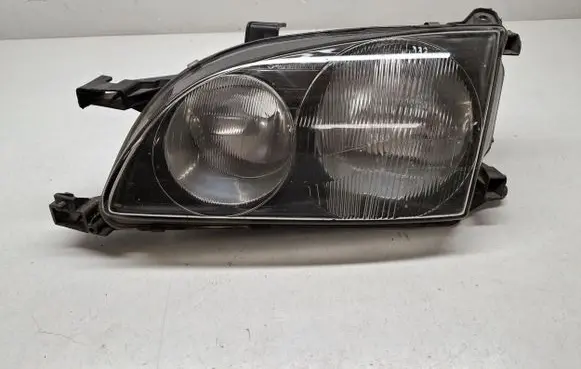 Toyota Avensis T220 Headlight/headlamp 8117005140