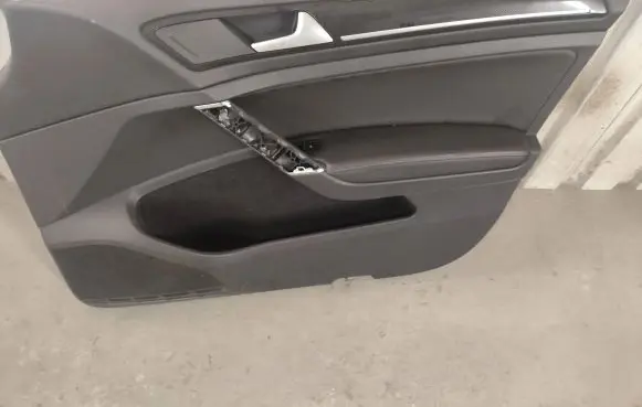 Volkswagen Golf VII Front door card panel trim