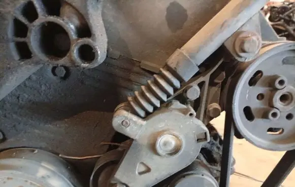 Volkswagen Golf IV Generator/alternator belt tensioner