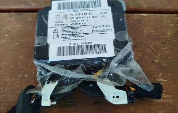 Citroen C5 Aircross Airbag control unit/module 9823741880