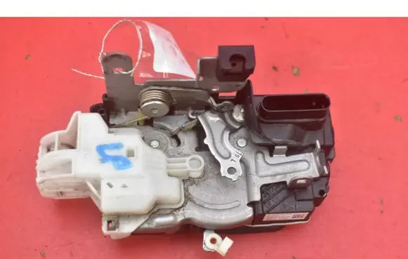 Volvo V40 Front door lock 31391824