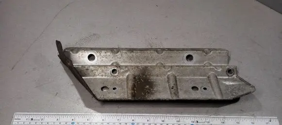 Volkswagen PASSAT B6 Heat shield in engine bay 06F129597C