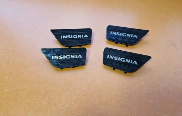 Manufacturer badge logo/emblem