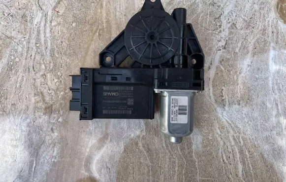 Volvo C40 Rear door window regulator motor 32283267