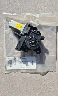 Volvo S80 Front door window regulator motor 30699646