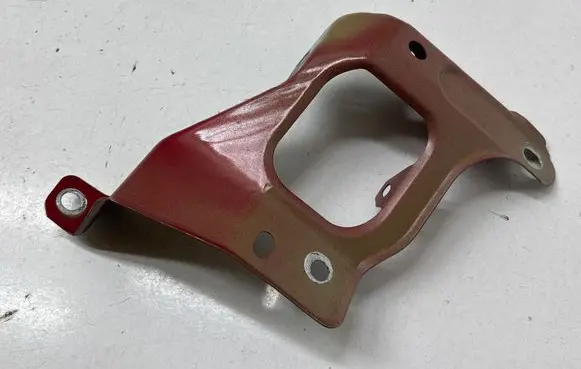 Tesla Model 3 Fender mounting bracket 10601700 04121