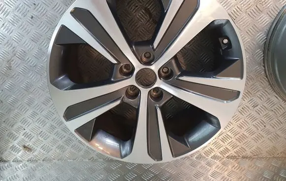 Hyundai Santa Fe R19 alloy rim 