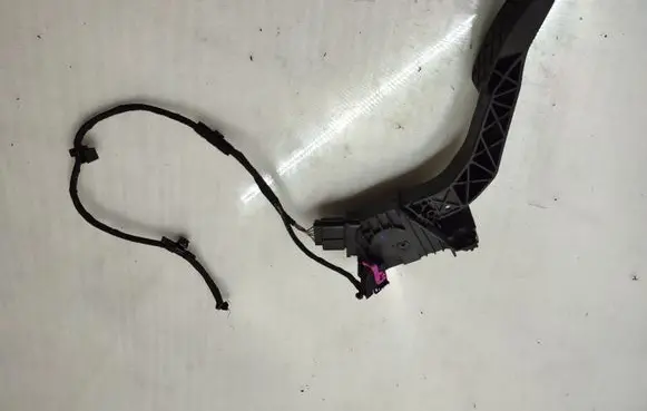 Volkswagen Golf VII Accelerator throttle pedal 5Q2723503