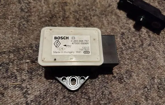 Nissan Qashqai ESP acceleration yaw rate sensor 0265005757 7057427