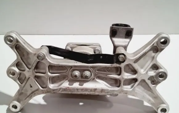 Gearbox mounting bracket