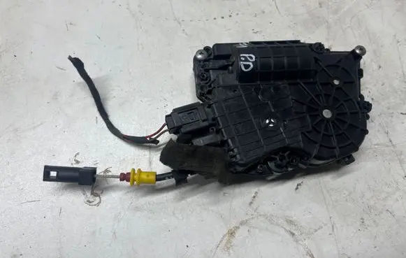 BMW X6 E71 Front door lock 4152309300
