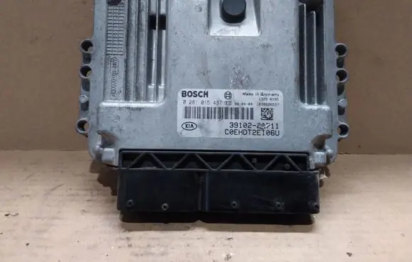 KIA Ceed Engine control unit/module 0281015437