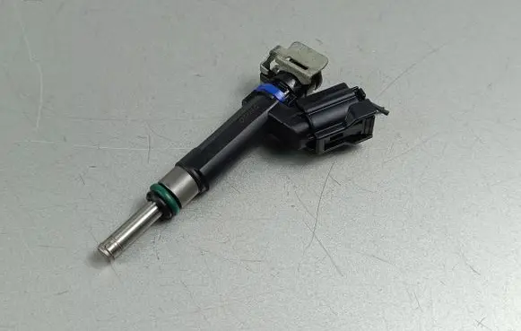 Renault Arkana Fuel injector 223021805653