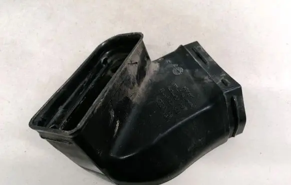 Audi A4 S4 B5 8D Air intake hose/pipe 8D0129617B