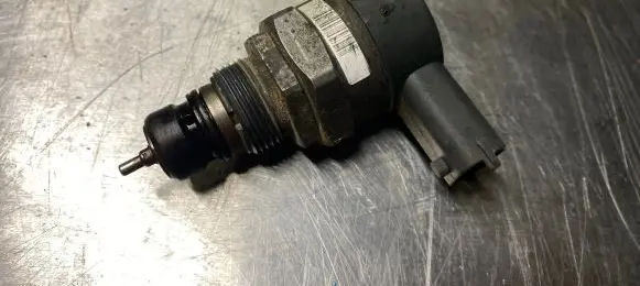 Volvo XC70 Fuel pressure regulator 0281002712 515240905