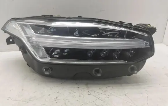 Volvo XC90 Headlight/headlamp 32228305 516165495F