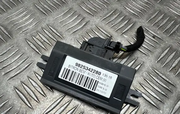Opel Grandland X Door control unit/module 9825342280