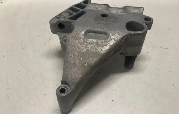 Volkswagen Touran I Engine mounting bracket 03G199207G V550KTS112