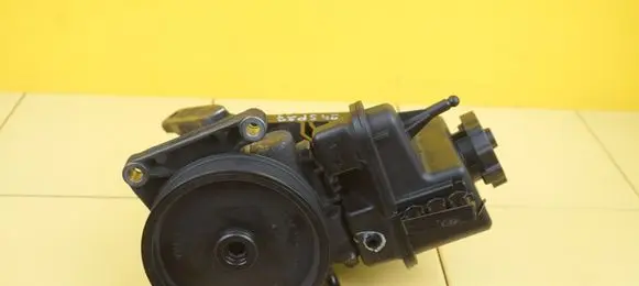 Mercedes-Benz C W204 Power steering pump 651913
