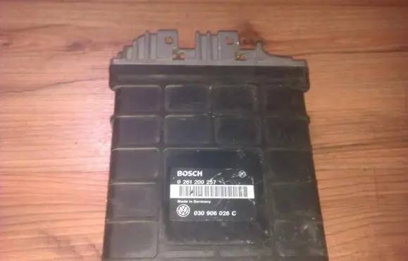 Volkswagen Golf III Engine control unit/module 0261200257 030906026c
