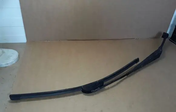 Subaru Forester SG Windshield/front glass wiper blade 35046LA