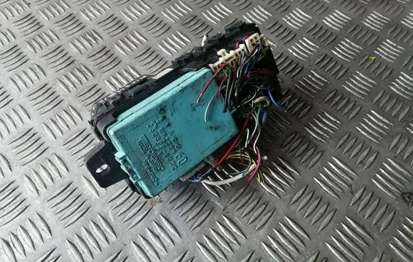 Mitsubishi Colt Fuse module 2323006072 MR228760 1567000110