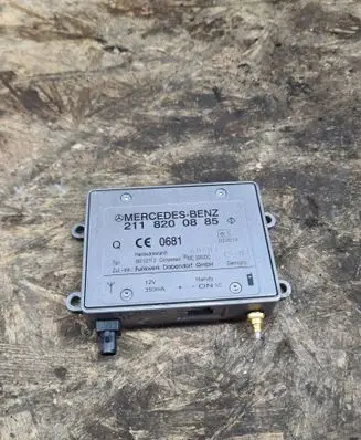 Mercedes-Benz E W211 Aerial antenna amplifier 2118200885 09702112