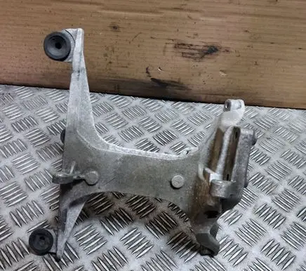 Mercedes-Benz C W205 Engine mounting bracket A2740981439