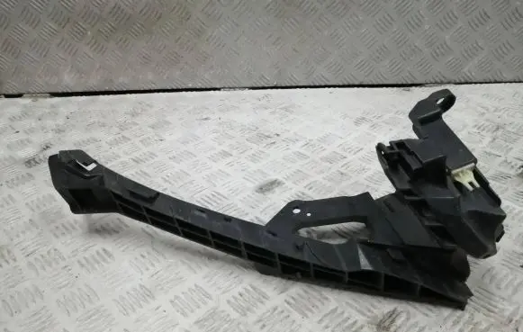 Honda CR-V Front bumper mounting bracket