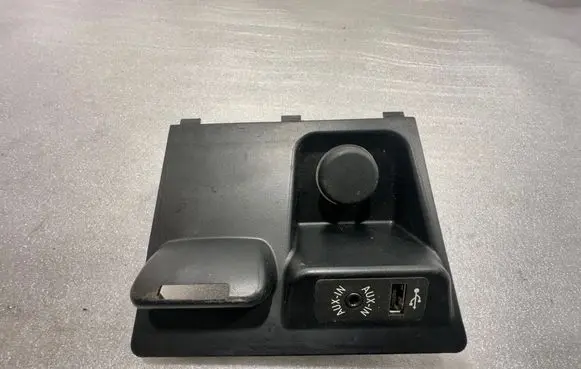 BMW X5 F15 USB socket connector 9252108