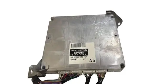 Toyota Avensis T250 Engine control unit/module 8966105A51 1758009510 MB1758009510