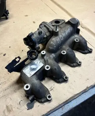 Ford Mondeo MK IV Intake manifold 4m5q9424cd 93A120859 Kd42
