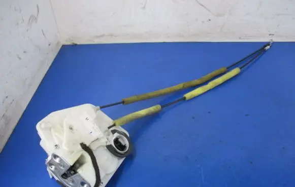 Mazda 2 Front door lock
