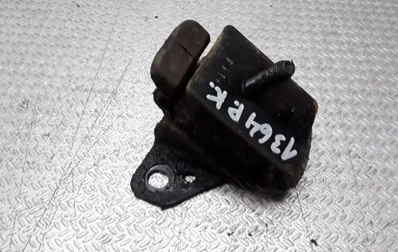 KIA Sorento Engine mount bracket