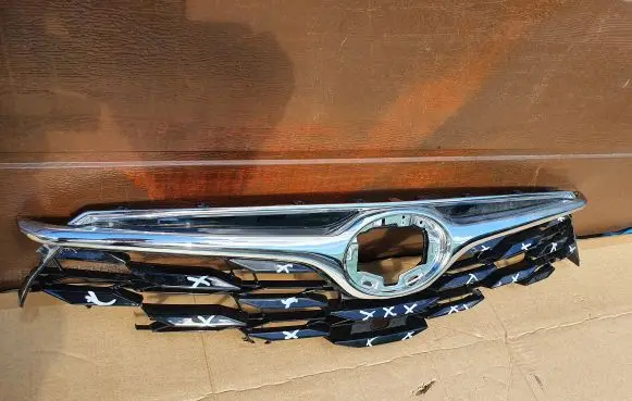 Toyota Highlander XU70 Front bumper upper radiator grill 531010E330 0E340